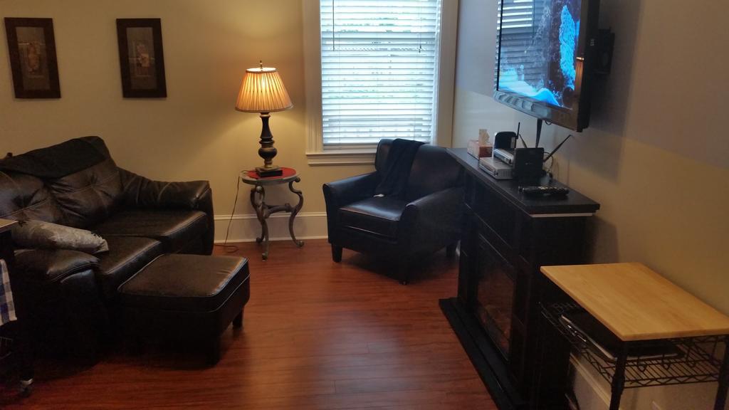 Work Play Suites Union Fredericton Bilik gambar